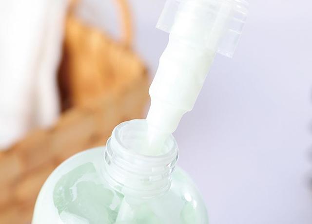 手背皮肤就长鸡皮一样