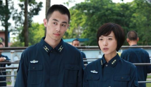 《天生要完美》是刘家成执导的青春军旅励志剧,由朱亚文,李佳航,万茜