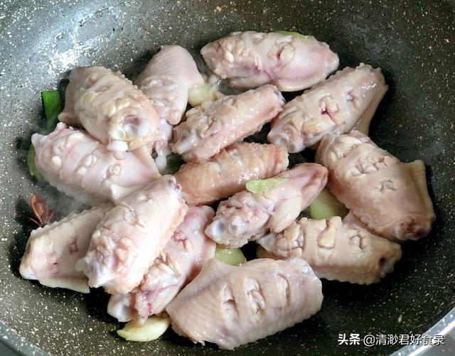 天气冷，老年人记得饮食要“三多三少”，营养充足，平安度过冬天