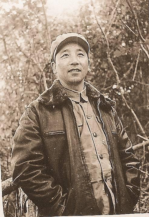 师长,以后参加过长征和西路军行动,抗战时期,他与赖际发领导秦赖支队