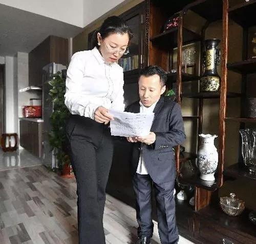 “牛人”艾贻明：高1.25米，19岁创业，22岁娶妻，34岁成亿万富豪