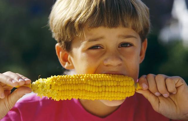 “妈妈，我的牙齿掉了”:孩子的换牙期到了，这些注意事项你都知道吗？