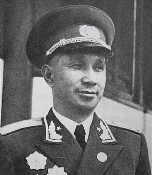 彭德怀回国，邓华请求粟裕接任朝鲜战场总指挥，毛主席为何拒绝？
