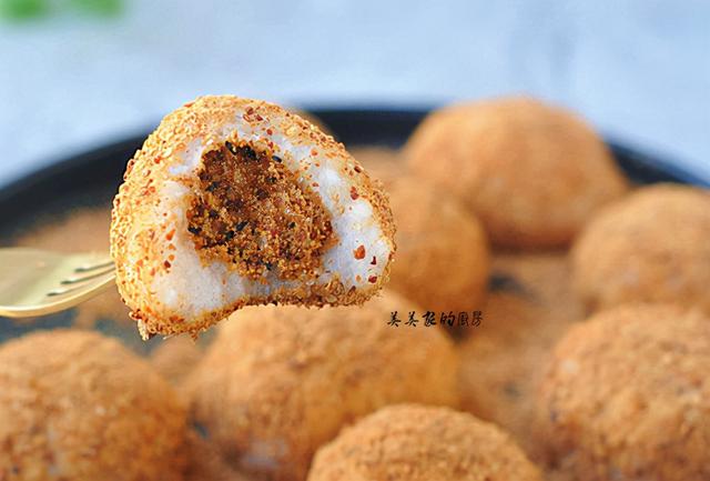 用花生和黄豆，做一道滋补小点心，蒸一蒸揉一揉，当早餐也特香