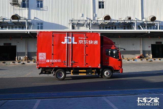 探秘京东物流仓库，快递车为啥选东风多利卡D6？
