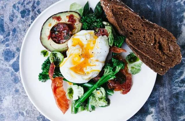 营养专家所说的按时吃饭，到底是几点？