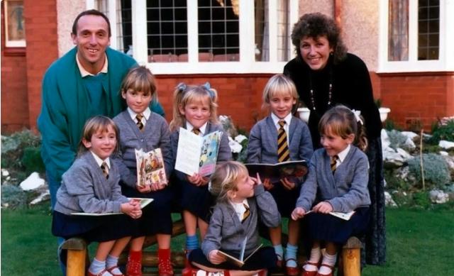 39年前，英国妈妈诞下“娘子军团”，6胞胎女儿同框长大超感人