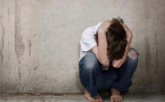 养男三不碰，养女三讲究，教育出来的孩子，以后更易在社会立足