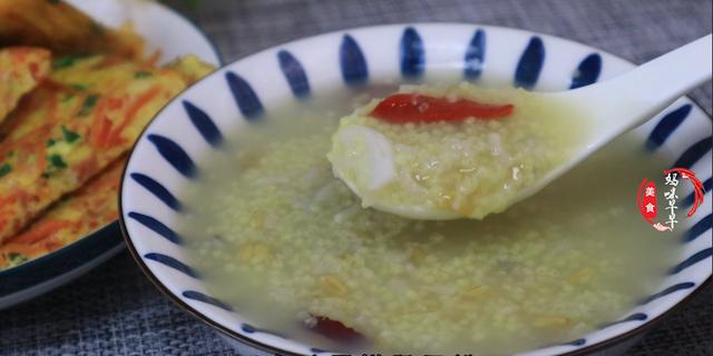 孩子的早餐要好吃，还要营养，这样做5分钟搞定，常吃还对视力好