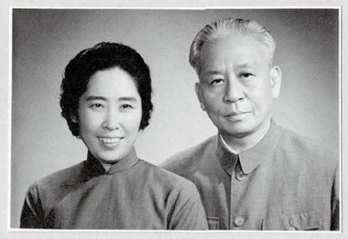 刘少奇女儿向毛主席“告状”，得知后，主席给王光美写去了一封信