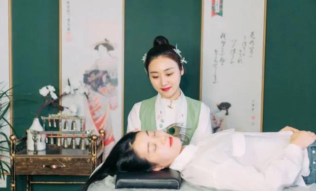 适当的时候为耳部“洗个浴、消个毒”