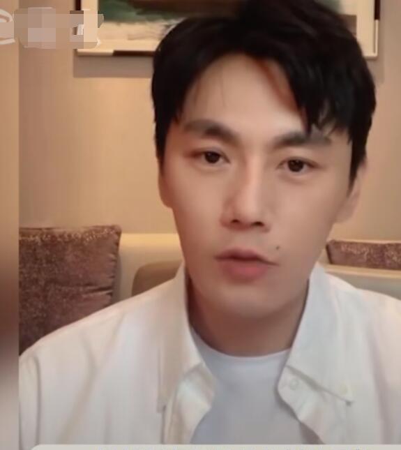 秦昊问万茜我不是男神吗:秦昊隔空喊话万茜自己也是男神。网友回话你不是男神，是山神