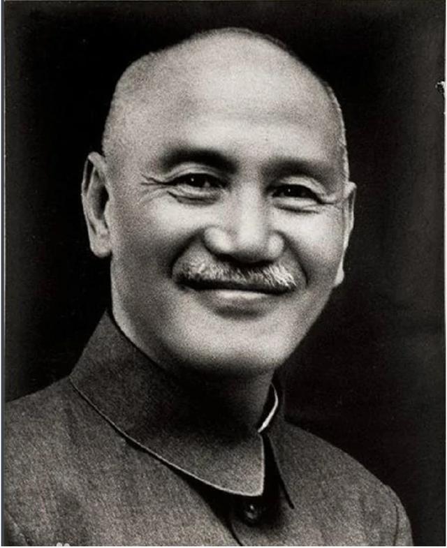 1971年杨振宁回国，称杜聿明为“杜先生”，周总理迅速纠正其错误