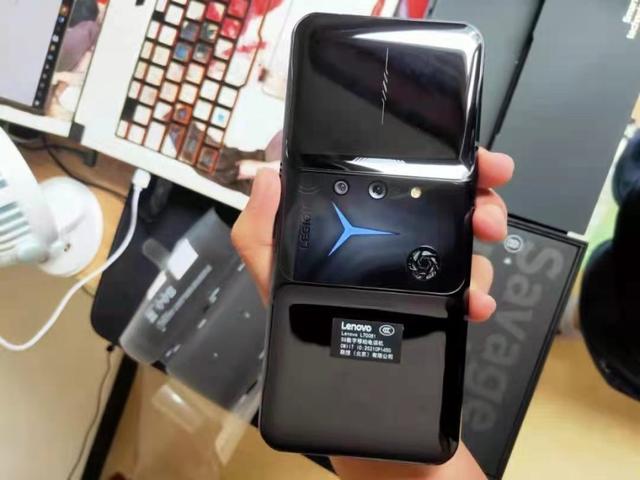 从4399跌至2999，骁龙888+144Hz三星E4屏，90W闪充旗舰售价更亲民