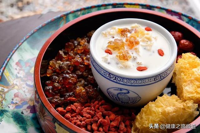 气血不足怎么办？四个简单方法，一个老中医秘方，把气血补回来