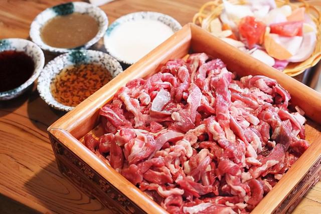 羊肉容易堵塞血管？中老年人还能吃羊肉吗？