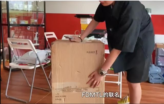 一只熊换一套房，比炒鞋还狠的潮玩式割韭菜