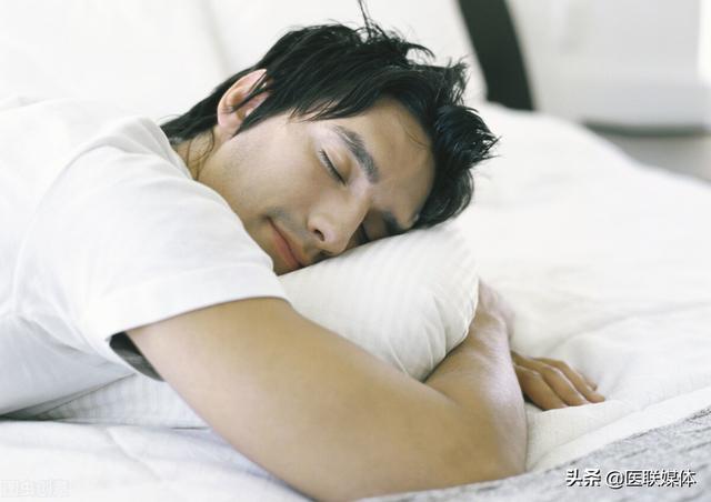 朝左睡好还是朝右睡好？这3种常见睡姿，大有讲究