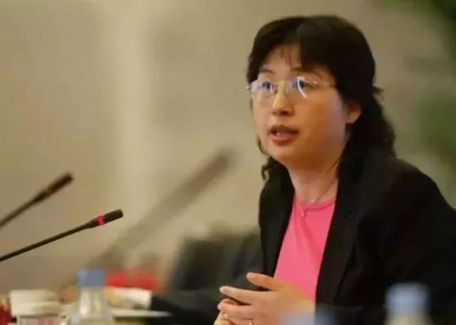 掌权华为19年，带7000名老员工辞职，她曾是任正非病床前唯一陪护