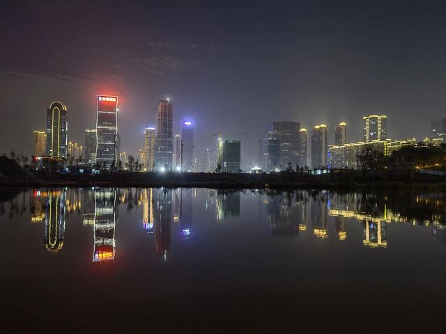 华为P50Pro夜景样张，大家看效果怎么样？猜猜这是哪儿？