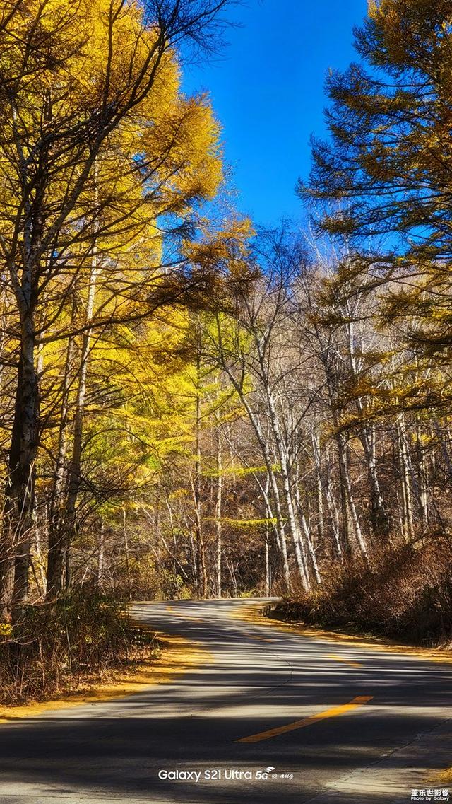 三星Galaxy S21 Ultra 5G遇见山岭秋天