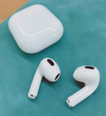 苹果airpods3测评：比上一代强太多，但是略逊于Pro，用着还不错