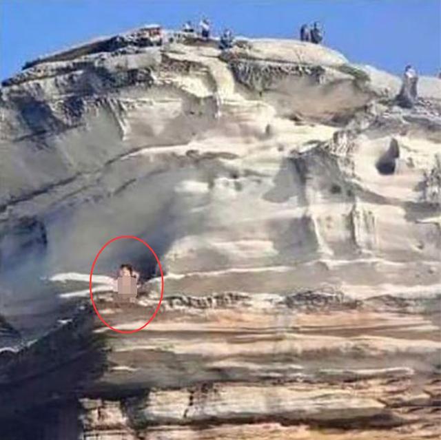 澳洲情侣在悬崖边发生关系被拍，网友：可惜山顶的人错过大好风景