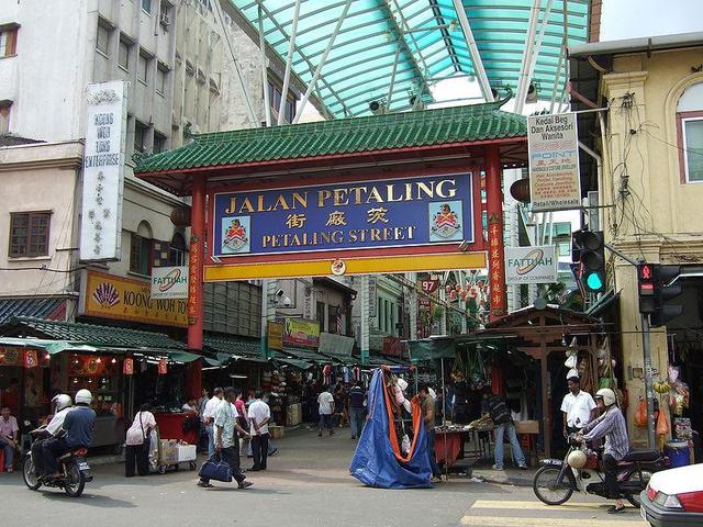 08马来西亚茨厂街在越南聚居的华人当中,以广府人为主,潮州人居次,而