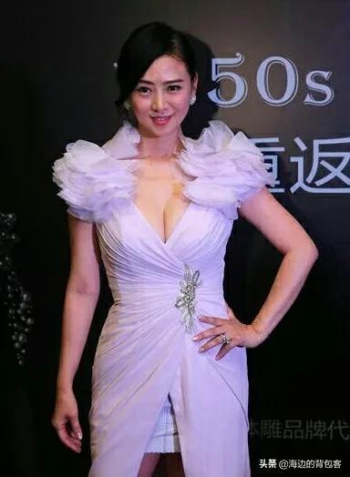 ewong-香港演员、歌手虽然年近60，但依然美丽动人。
(图9)