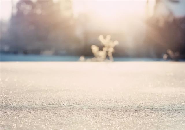 过去 村民过冬用煤炭木柴取暖 雪很白 装点着少年们绮丽的梦想 全网搜