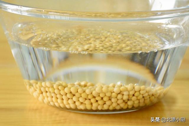 自制豆腐脑，1把黄豆能做3大碗，步骤详细简单，细腻嫩滑味道鲜