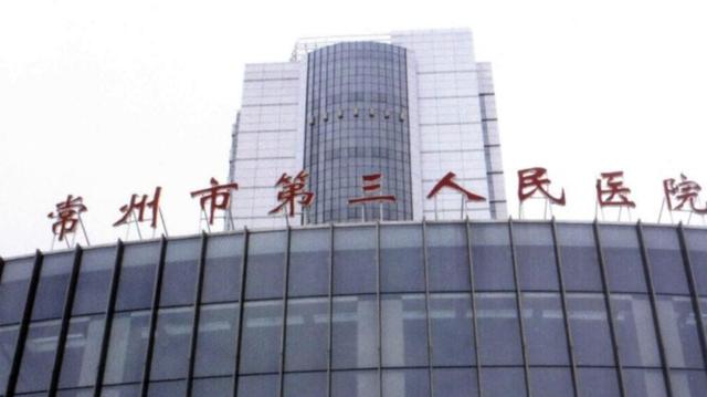 2019年，小伙奔波4000公里接重病女友：全世界放弃你，我也要救你