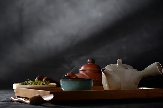 泡一壶好茶叶，等候那一个能陪着你喝茶的人