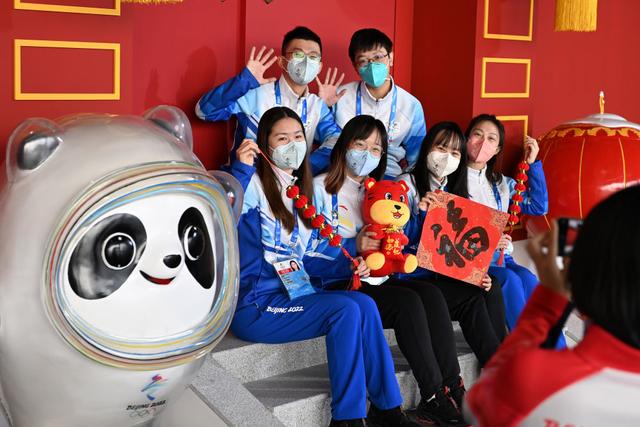冬奥“年味”哪里寻？窗花、春联、福字、中国结都安排......