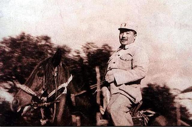 朱德名列十大元帅之首，授衔编号却是004，那么001给了哪位元帅？