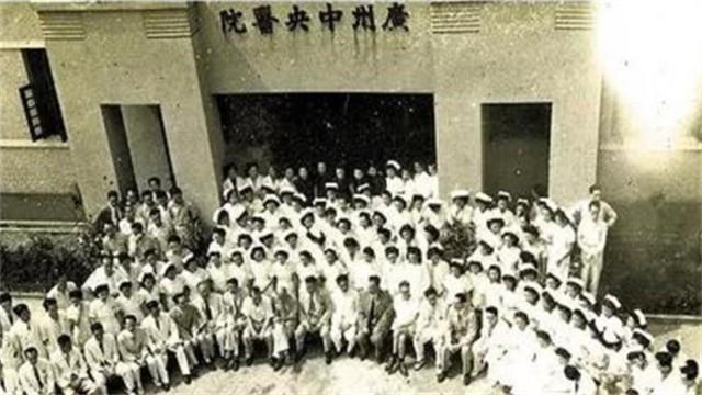 1950年我军4名伤员住院时遇害，侦察员当即下令，禁止所有人外出