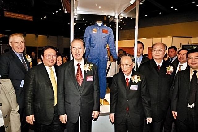 太空出差三人组回来，背后也有何鸿燊的功劳，曾为中国航天捐上亿