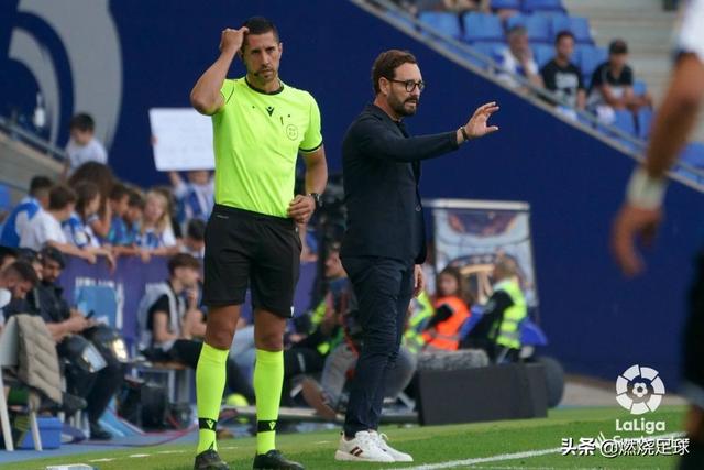 1-1！武磊扎心了！主帅下课后，他被遗忘在板凳席，00后抢班夺权