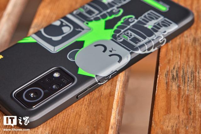 「IT之家开箱」魅族 18X PANDAER 重塑手机壳图赏