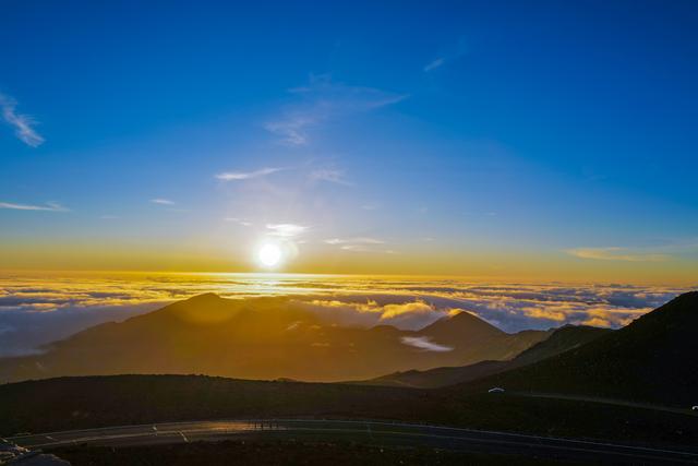 夏威夷最大的休眠火山，砾石散落的地面，是地球上最像火星的地方