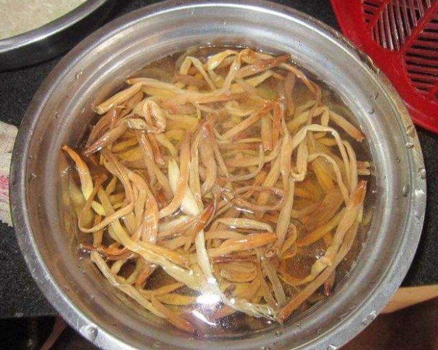 医生提醒：7类蔬菜或自带“毒素”，吃前尽量焯水，再懒也别忽视