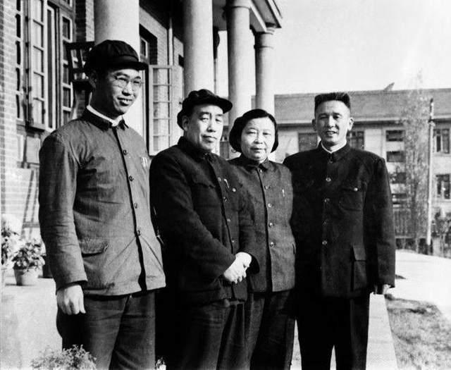 童养媳不堪丈夫毒打怒参军，30年后成开国少将回乡，点名要见前夫