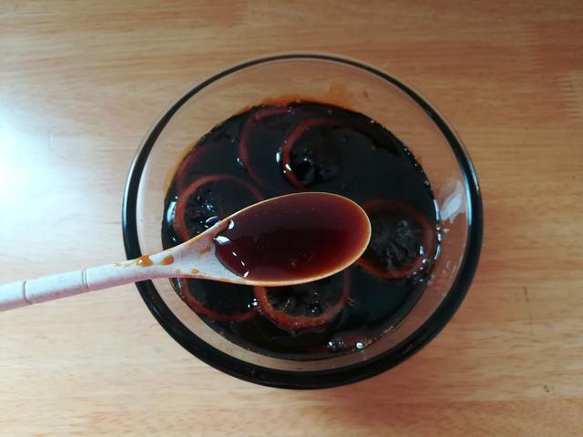 老冰糖炖柠檬的禁忌(柠檬加冰糖泡水喝有什么坏处)