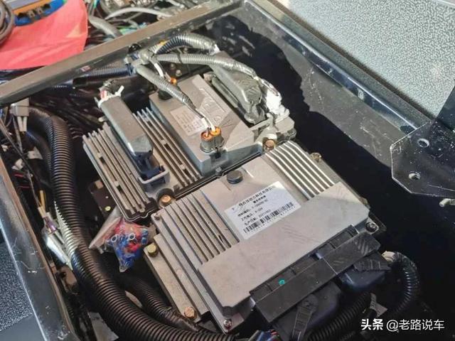 宇通宽体矿用自卸车