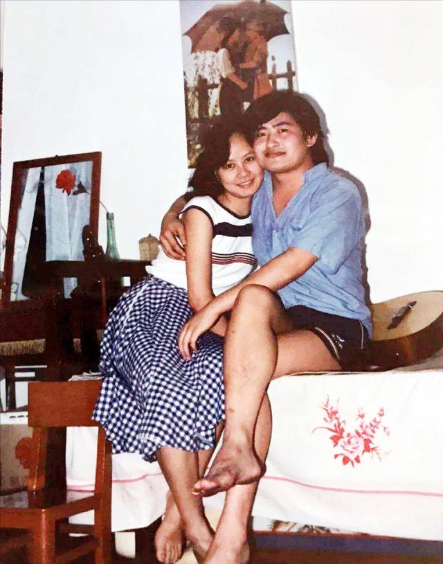 上过9次春晚的刘欢：与妻子认识9天闪婚，结婚33年恩爱，独女优秀