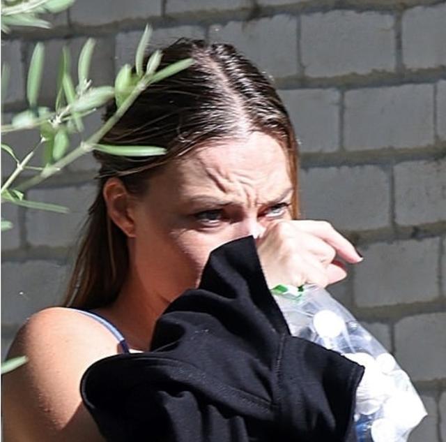 Margot Robbie visits friend Carla Delevingne and leaves “crying“ | Luju Bar