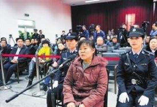 产科副主任贩卖新生儿，专挑熟人下手，涉案高达26起被处以死刑