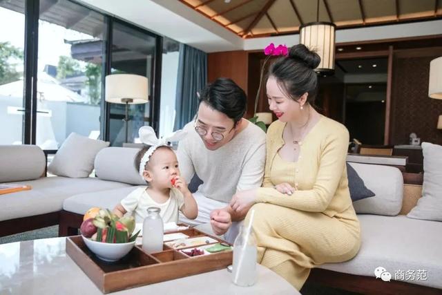 結婚四周年，我們帶女兒穿越回婚禮那一天…