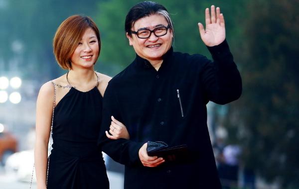 上过9次春晚的刘欢：与妻子认识9天闪婚，结婚33年恩爱，独女优秀