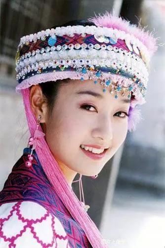 苗寨美女，穿著幾乎在苗區都消失的特色苗族服飾，美得讓人心醉